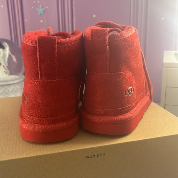 Red uggs - Picture 4 of 6